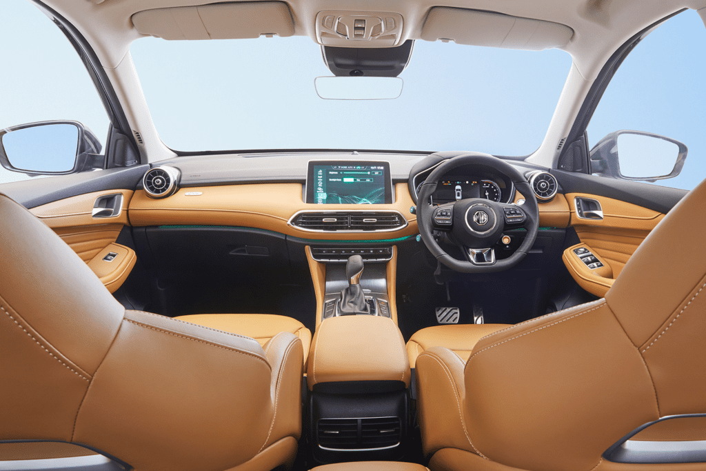 MG HS interior